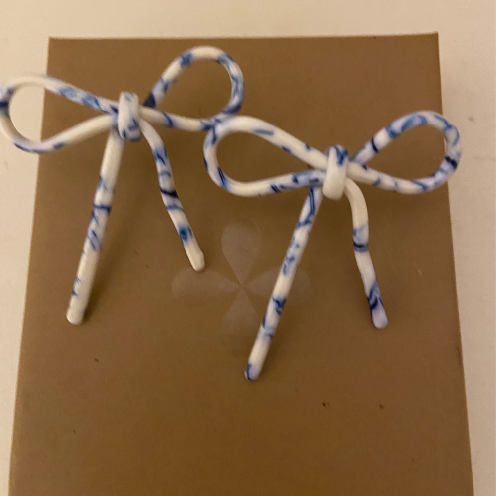 Acrylic bow statement earrings
